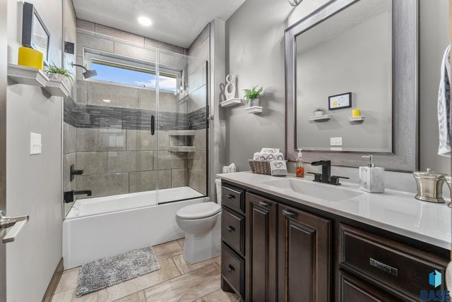 8401 E Roughlock St Street, Sioux Falls, SD 57110