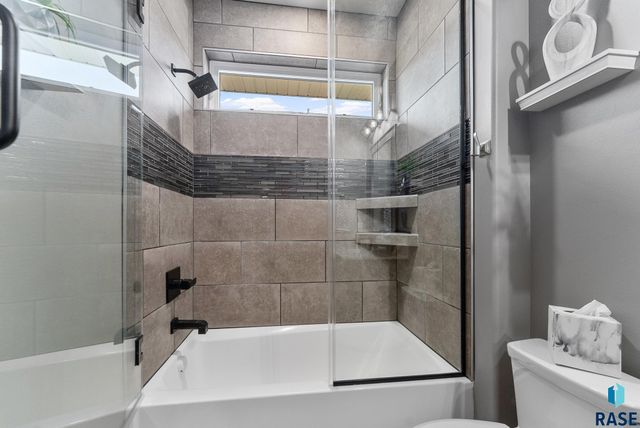 8401 E Roughlock St Street, Sioux Falls, SD 57110