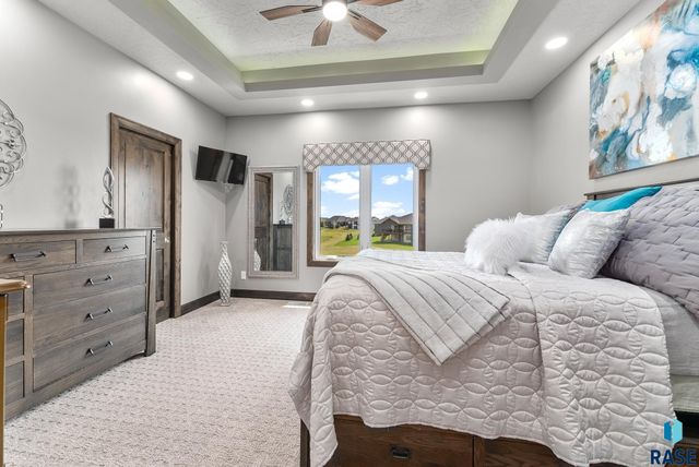 8401 E Roughlock St Street, Sioux Falls, SD 57110