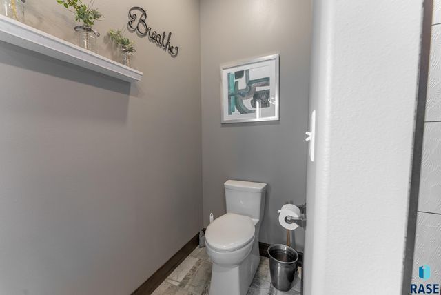 8401 E Roughlock St Street, Sioux Falls, SD 57110