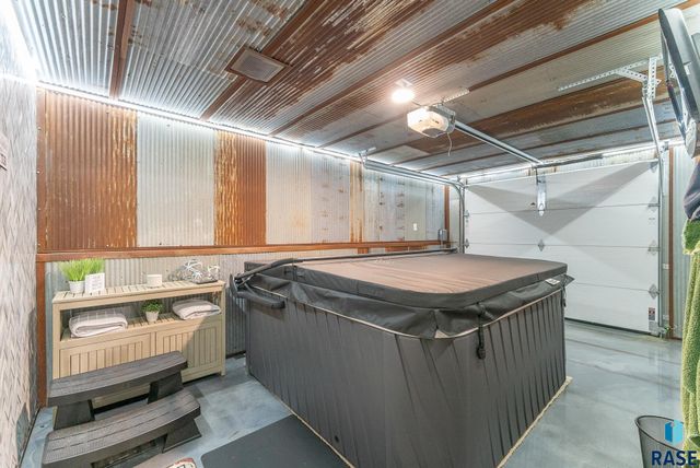 8401 E Roughlock St Street, Sioux Falls, SD 57110