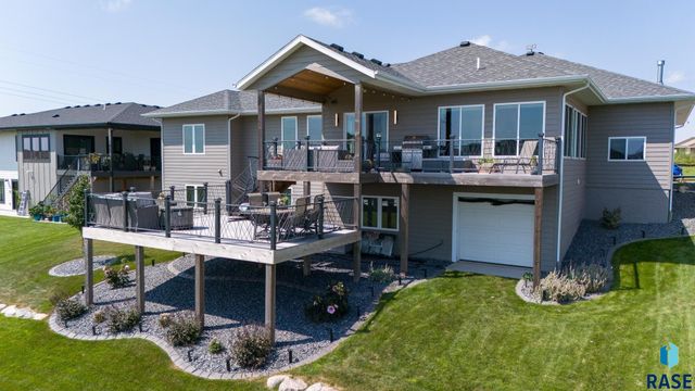8401 E Roughlock St Street, Sioux Falls, SD 57110