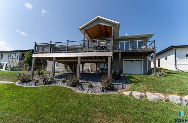 8401 E Roughlock St Street, Sioux Falls, SD 57110