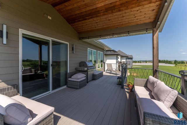 8401 E Roughlock St Street, Sioux Falls, SD 57110