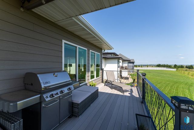 8401 E Roughlock St Street, Sioux Falls, SD 57110