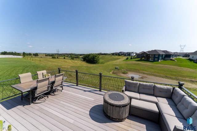 8401 E Roughlock St Street, Sioux Falls, SD 57110
