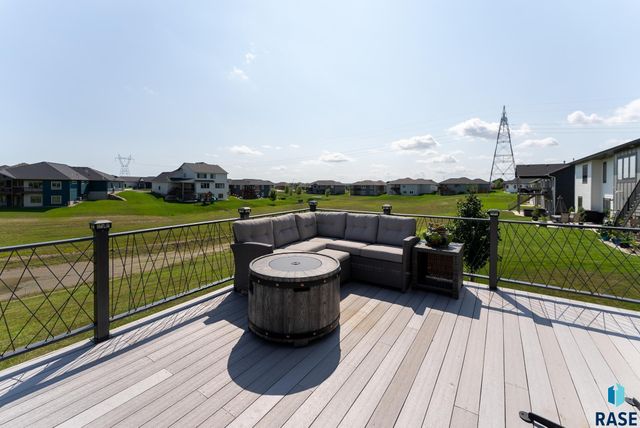 8401 E Roughlock St Street, Sioux Falls, SD 57110
