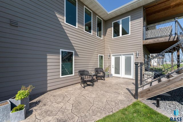 8401 E Roughlock St Street, Sioux Falls, SD 57110