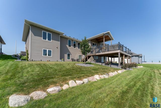 8401 E Roughlock St Street, Sioux Falls, SD 57110