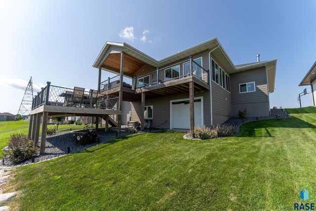 8401 E Roughlock St Street, Sioux Falls, SD 57110