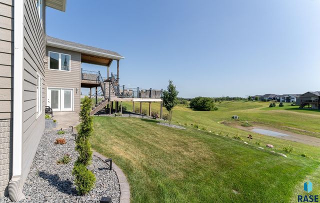 8401 E Roughlock St Street, Sioux Falls, SD 57110