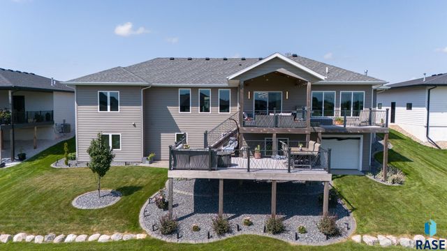 8401 E Roughlock St Street, Sioux Falls, SD 57110