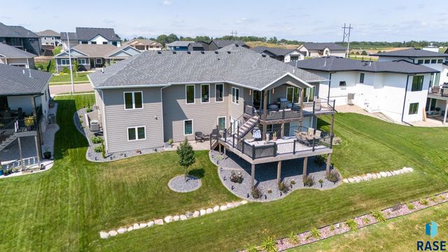 8401 E Roughlock St Street, Sioux Falls, SD 57110