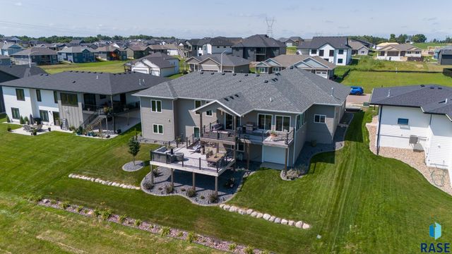 8401 E Roughlock St Street, Sioux Falls, SD 57110
