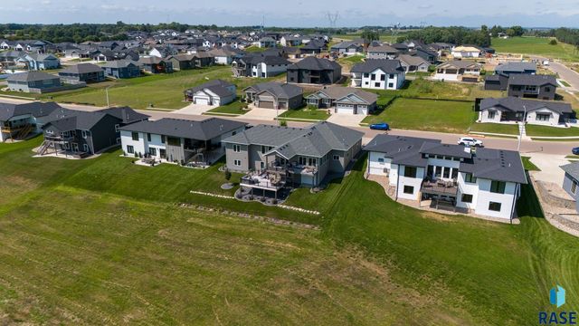8401 E Roughlock St Street, Sioux Falls, SD 57110