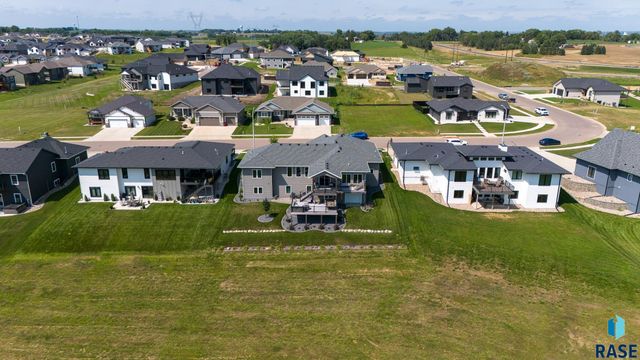 8401 E Roughlock St Street, Sioux Falls, SD 57110