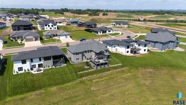 8401 E Roughlock St Street, Sioux Falls, SD 57110