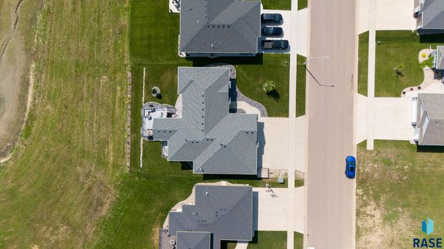 8401 E Roughlock St Street, Sioux Falls, SD 57110