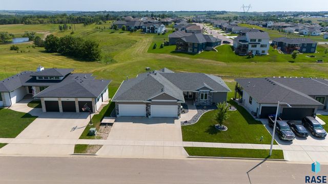 8401 E Roughlock St Street, Sioux Falls, SD 57110