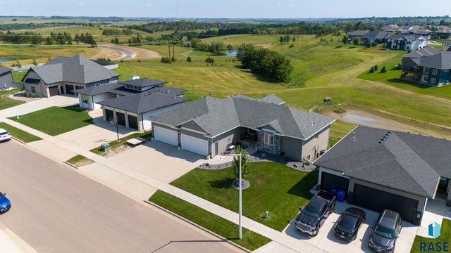 8401 E Roughlock St Street, Sioux Falls, SD 57110