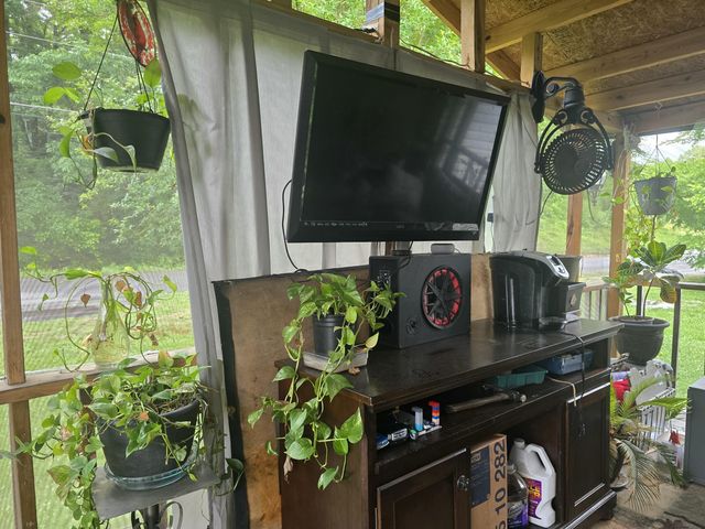 689 Schmitt Road, Rossville, GA 30741