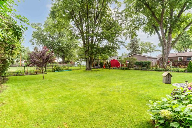 645 Marine Drive, Wauconda, IL 60084
