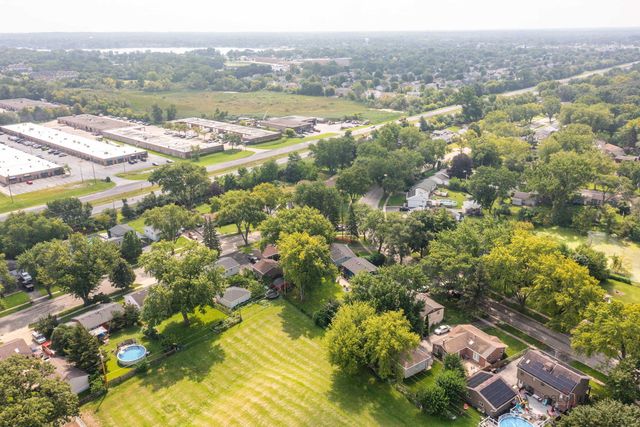 645 Marine Drive, Wauconda, IL 60084