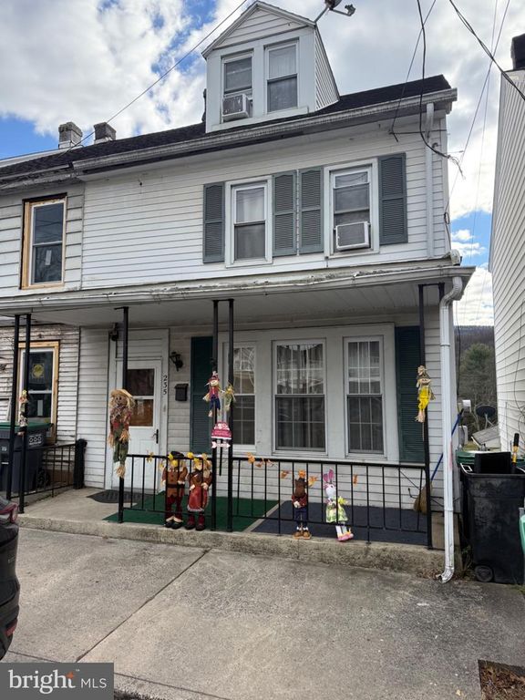 235 VALLEY STREET, New Philadelphia, PA 17959