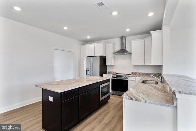 23 SUSSEX DR, Falling Waters, WV 25419