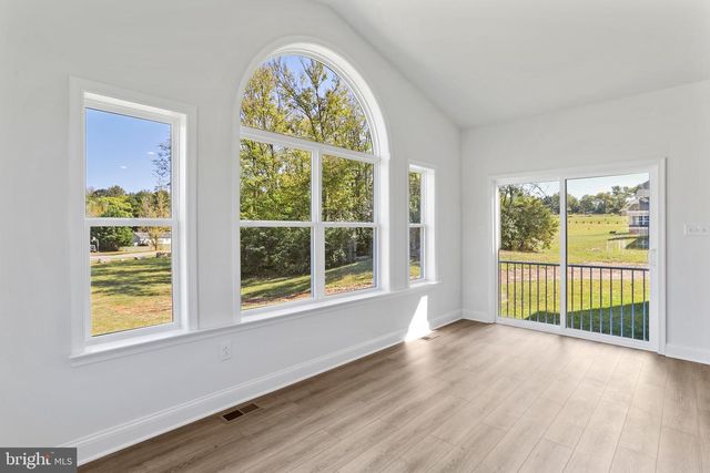 23 SUSSEX DR, Falling Waters, WV 25419