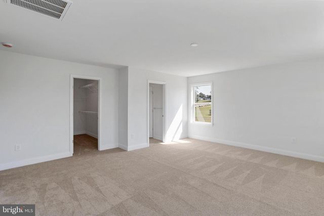 23 SUSSEX DR, Falling Waters, WV 25419