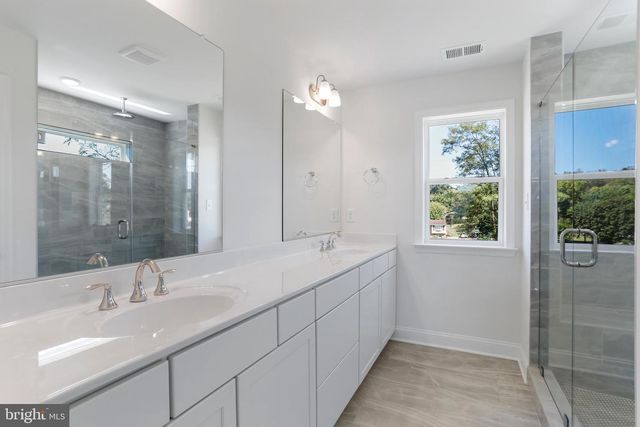 23 SUSSEX DR, Falling Waters, WV 25419