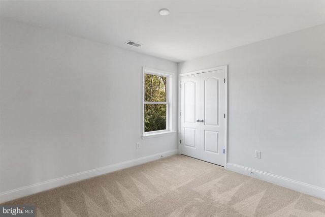 23 SUSSEX DR, Falling Waters, WV 25419