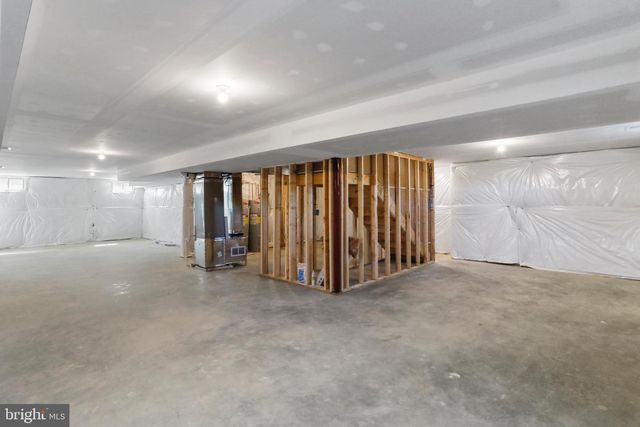 23 SUSSEX DR, Falling Waters, WV 25419