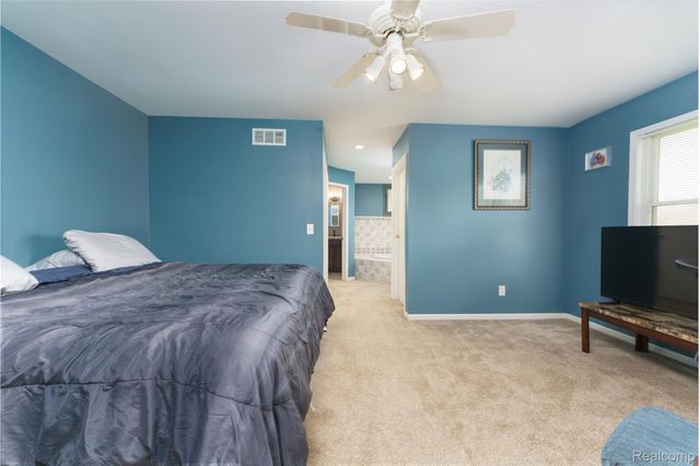 10488 W Grand River Road, Handy Township, MI 48836