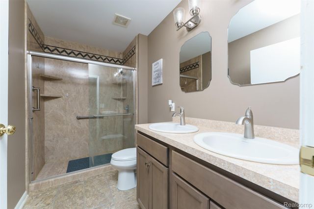 10488 W Grand River Road, Handy Township, MI 48836