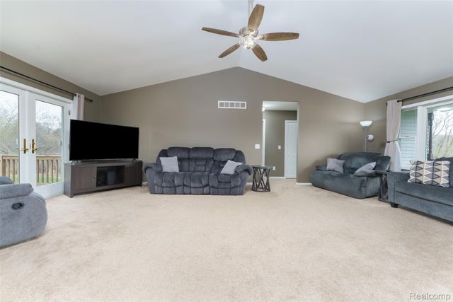 10488 W Grand River Road, Handy Township, MI 48836