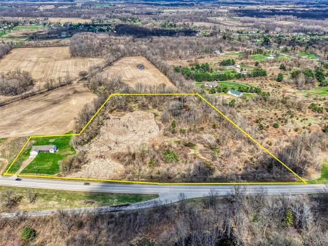 10488 W Grand River Road, Handy Township, MI 48836