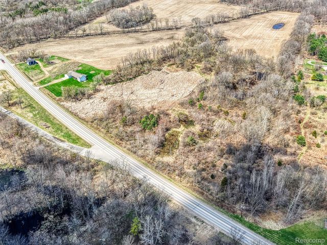 10488 W Grand River Road, Handy Township, MI 48836