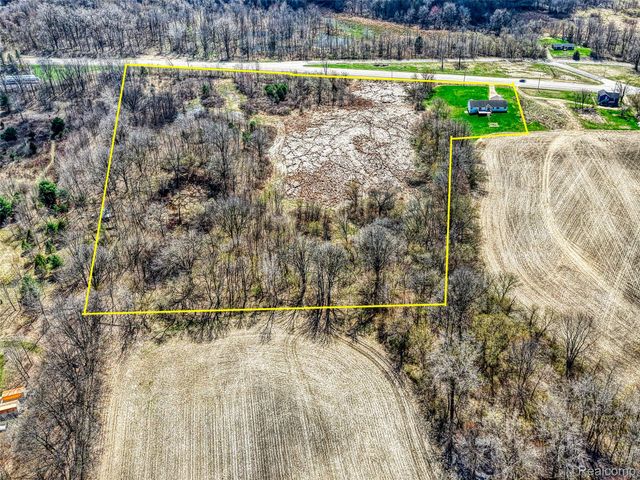 10488 W Grand River Road, Handy Township, MI 48836