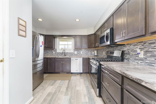 10488 W Grand River Road, Handy Township, MI 48836