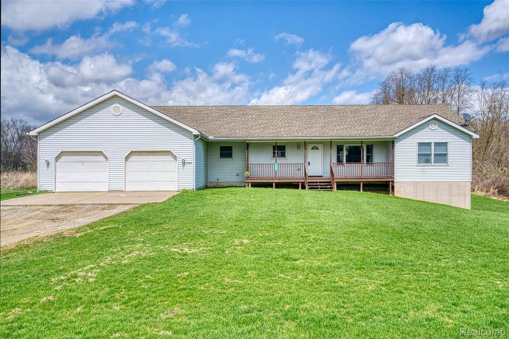 10488 W Grand River Road, Handy Township, MI 48836