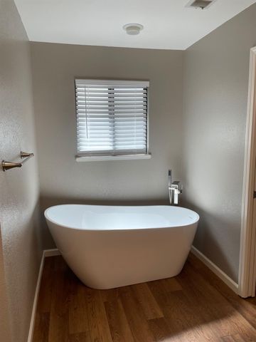 1355 Alex Cir, Turlock, CA 95382