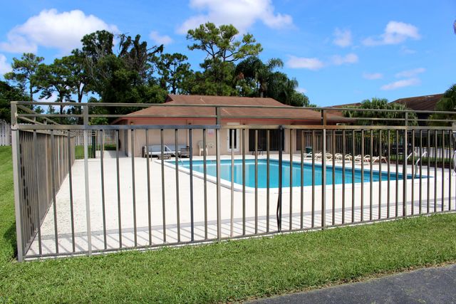 4181 S 57th Avenue D, Greenacres, FL 33463
