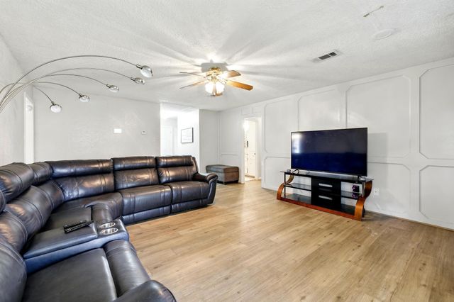 9810 Bayou Woods Drive, Baytown, TX 77521