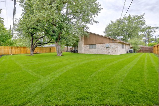 9810 Bayou Woods Drive, Baytown, TX 77521