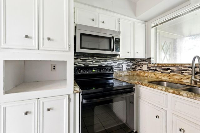 9810 Bayou Woods Drive, Baytown, TX 77521