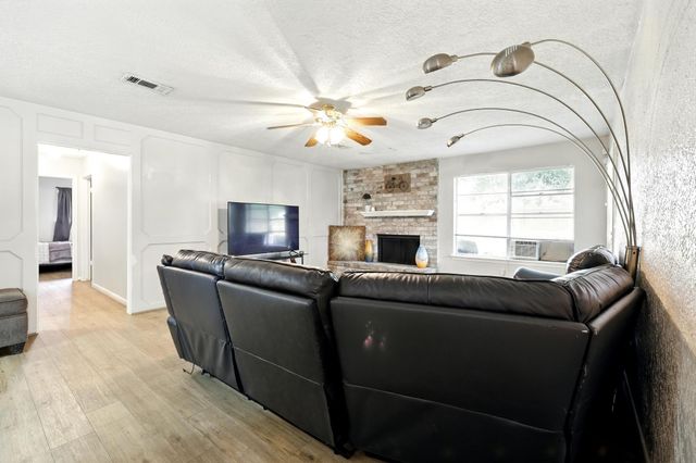 9810 Bayou Woods Drive, Baytown, TX 77521