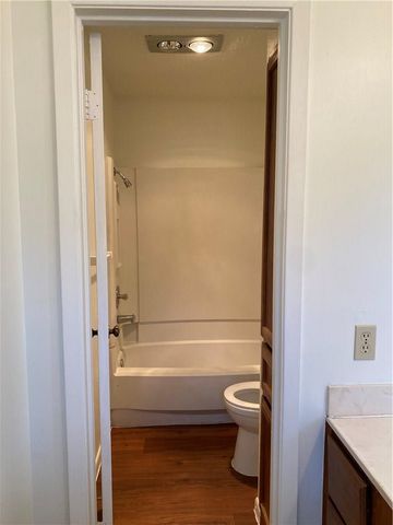 9004 Sedgemoor TRL B, Austin, TX 78748