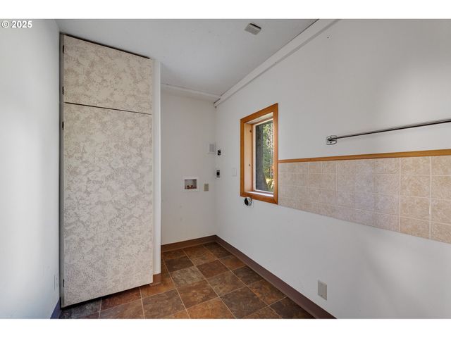 11605 HIGHWAY 101, Tillamook, OR 97141